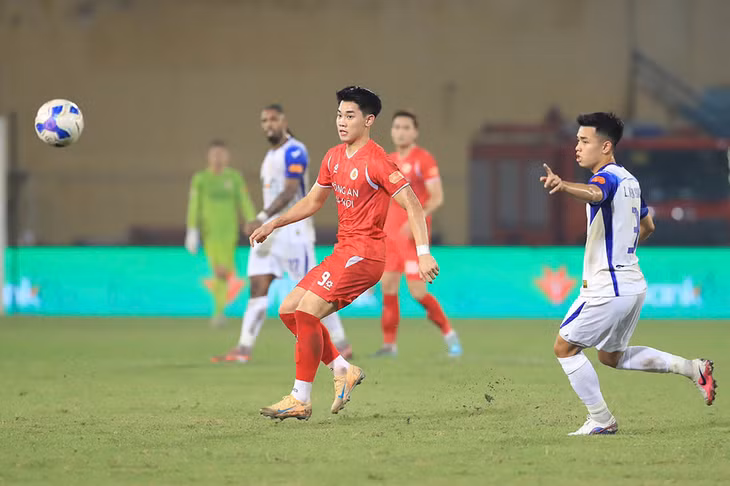 Đình Bắc thi đấu xuất sắc trước Sông Lam Nghệ An. Ảnh: Minh Dân