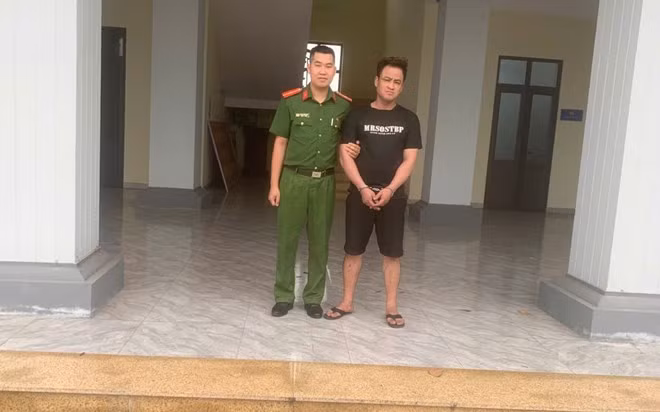 Công an xã Nguyễn Trãi kịp thời bắt giữ đối tượng tàng trữ ma túy. Ảnh: Công an tỉnh Hưng Yên