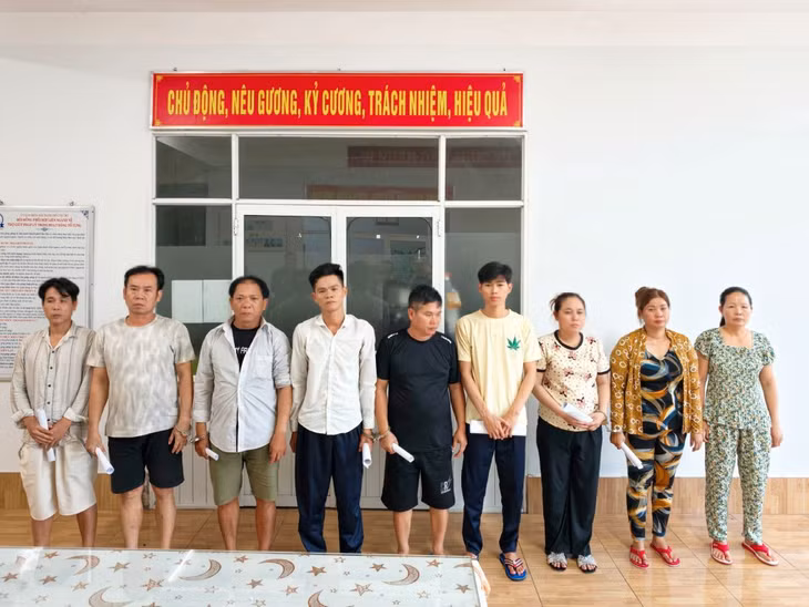 9 bị can liên quan đến hành vi cướp giật tài sản bị bắt giữ. Ảnh: Công an Cần Thơ