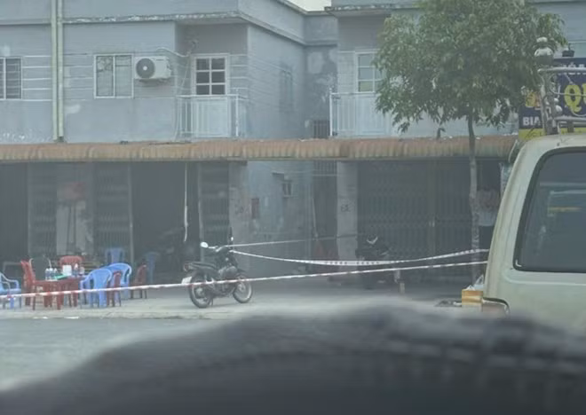 Công an đang điều tra làm rõ vụ chết người tại nhà trọ ở xã Bàu Bàng. Ảnh: Dương Bình