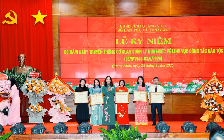 Các tập thể, cá nhân có thành tích xuất sắc và đóng góp tích cực vào công tác dân tộc trên địa bàn tỉnh đã được nhận Bằng khen của UBND tỉnh.