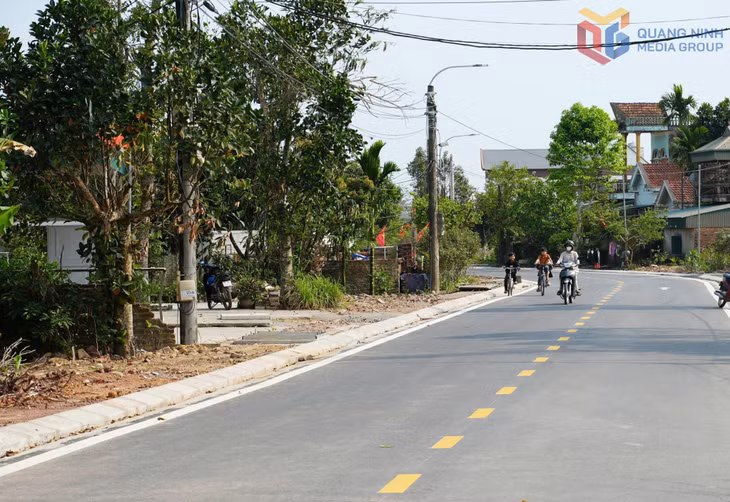 Tuyến đường từ chân cầu vượt Trung Sơn đến Trạm Y tế xã Quảng Tân sau khi hoàn thành, đáp ứng nhu cầu đi lại và góp phần nâng cao diện mạo nông thôn.