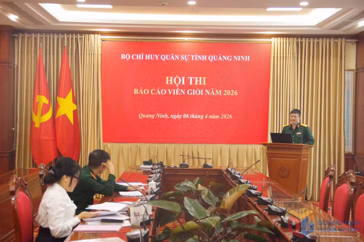 Trung tá Lê Quốc Quân tham gia tại Hội thi Báo cáo viên giỏi năm 2026.