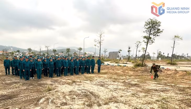 Lực lượng dân quân tự vệ năm thứ nhất tham gia huấn luyện kỹ, chiến thuật do Ban Chỉ huy PTKV 5 - Quảng Yên tổ chức.