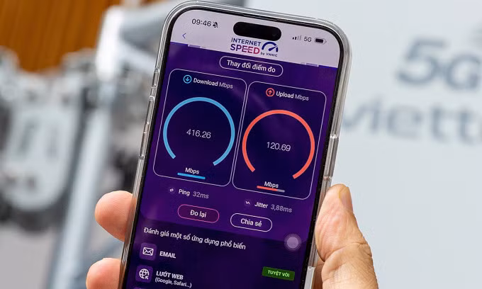 Đo thử tốc độ mạng 5G trong ngày khai trương, tháng 10/2024. Ảnh:Lưu Quý