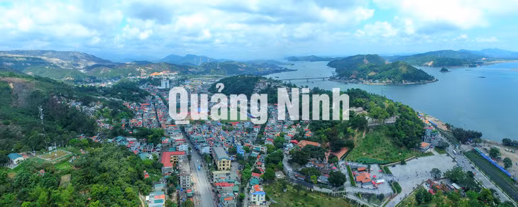 TP Cẩm Phả nhìn từ trên cao (4-2018). Ảnh: Khánh Giang