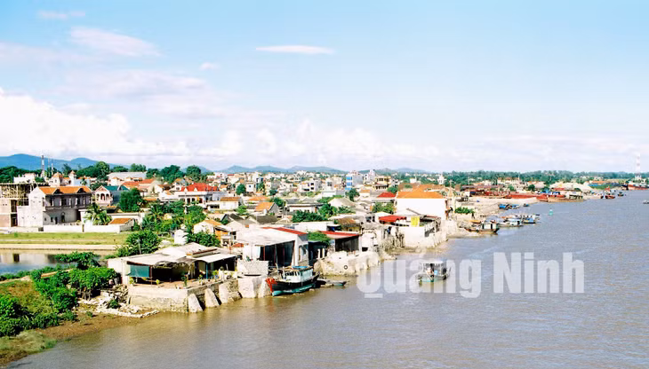 Đô thị ven sông Chanh. Ảnh Phòng Văn hóa TX Quảng Yên