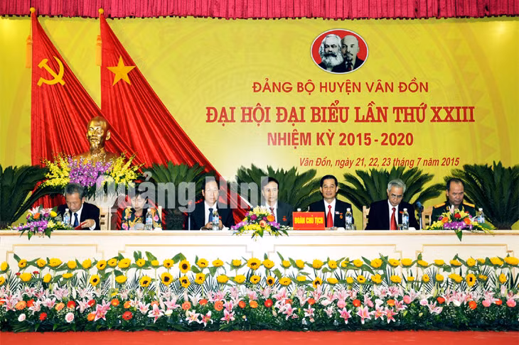 Đoàn Chủ tịch điều hành Đại hội