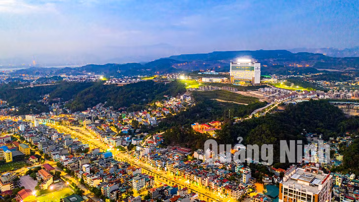 Toàn cảnh FLC Hạ Long trong đêm (5-2020). Ảnh: Hùng Sơn