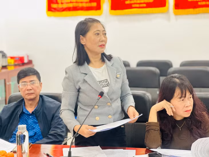 Cán bộ Tư pháp – hộ tịch xã Đông Xá, huyện Vân Đồn phát biểu tham luận tại tọa đàm xây dựng Tiêu chí riêng đánh giá thí điểm hiệu quả công tác phổ biến, giáo dục pháp luật.