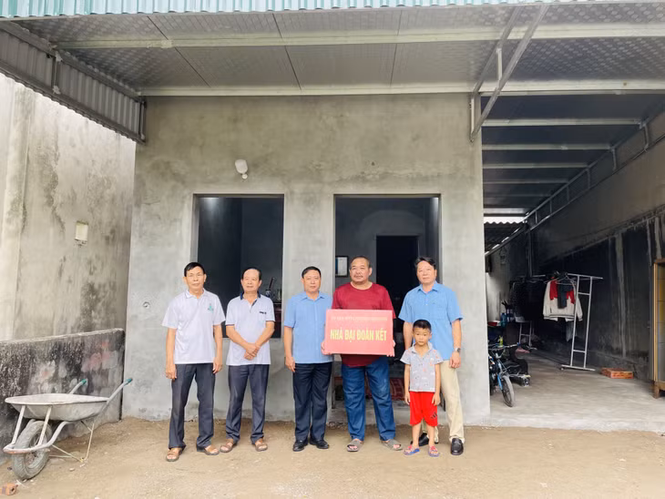 Gia đình anh Nguyễn Thành Hoạ (khu Quang Trung, phường Mạo Khê, thị xã Đông Triều) được hỗ trợ xây dựng nhà "Đại đoàn kết".