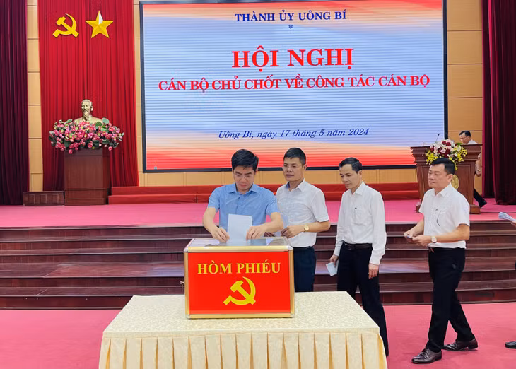 Thành uỷ Uông Bí thực hiện quy trình rà soát, bổ sung quy hoạch cán bộ lãnh đạo quản lý thành phố Uông Bí giai đoạn 2020 - 2025 (2021 - 2026); 2025 - 2030 (2026 - 2031), ngày 17/5/2024.