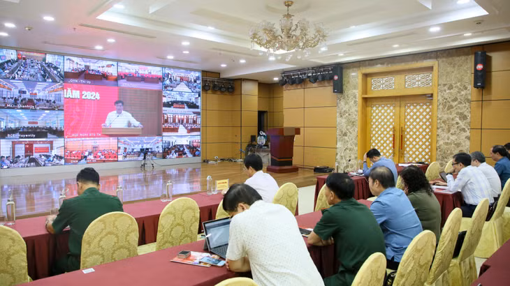 Các đại biểu nghe đồng chí Phan Xuân Thủy, Phó Trưởng ban Tuyên giáo Trung ương, định hướng công tác tuyên truyền trong thời gian tới.