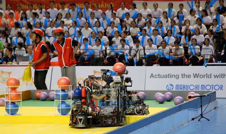 Màn so kè căng thẳng, hấp dẫn về cả tốc độ và sức mạnh giữa 2 robot tự động nhằm chiếm Silo.