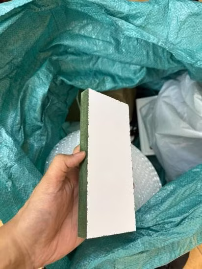 Miếng gỗ giả là điện thoại được các đối tượng đóng gói chuyển phát. Ảnh: Công an tỉnh Phú Thọ