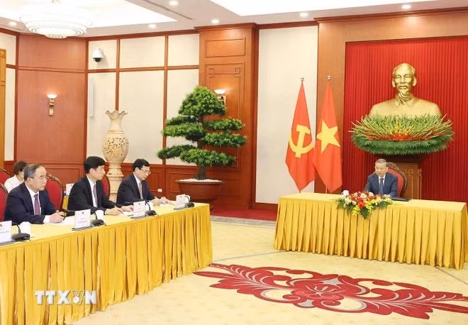 Tổng Bí thư, Chủ tịch nước Tô Lâm điện đàm với Tổng thống Liên bang Nga Vladimir Putin. (Ảnh: Trí Dũng/TTXVN)