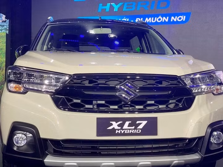 Phần đầu xe XL7 Hybrid mới ra mắt thị trường. (Ảnh: Đại Việt)