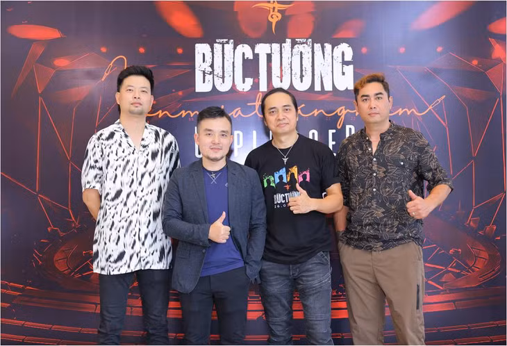 Ban nhạc Bức Tường lần đầu tổ chức hòa nhạc trong nhà hát. Ảnh: BTC