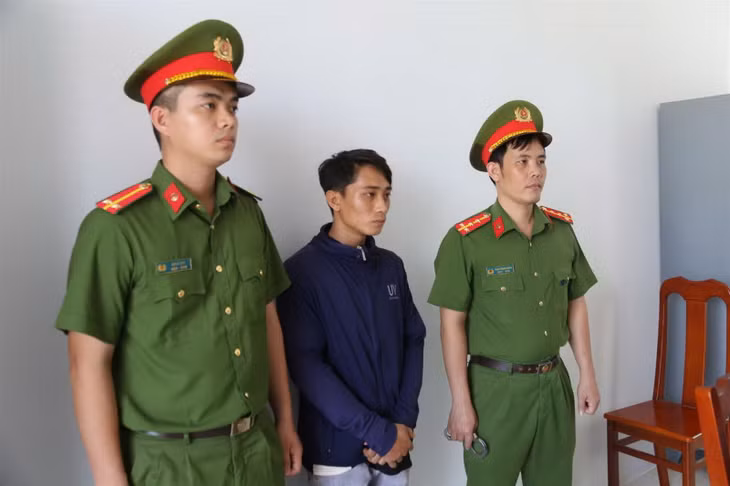 Đối tượng Trần Văn Anh khi bị khởi tố, bắt tạm giam. Ảnh: Công an Ninh Thuận.