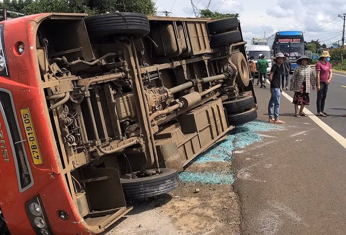 Hiện trường tai nạn trên quốc lộ 14, chiều 17/8. Ảnh: Ngọc Oanh