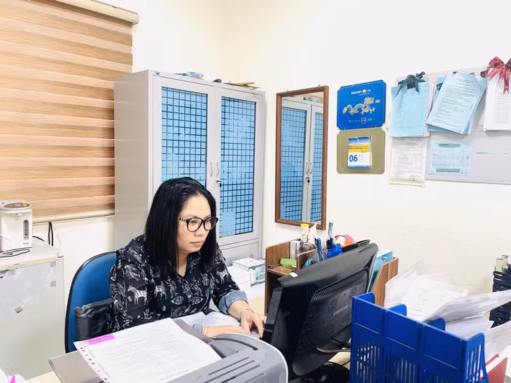 Chị Hà Thị Bích Nga là Tổ trưởng bộ phận kinh doanh - Nhà máy nước Diễn Vọng (Công ty CP nước sạch Quảng Ninh)