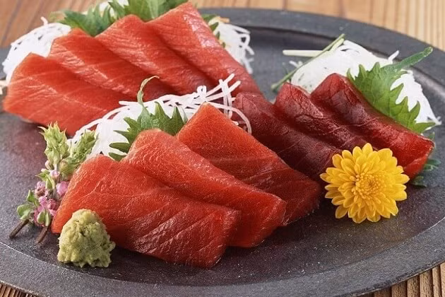 Chế độ ăn nhiều cá cũng bảo đảm cung cấp nhiều canxi phòng bệnh.