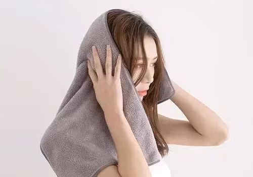 Chăm sóc tóc và da đầu kỹ lưỡng giúp bạn khỏe mạnh, tự tin. (Ảnh: Weibo)