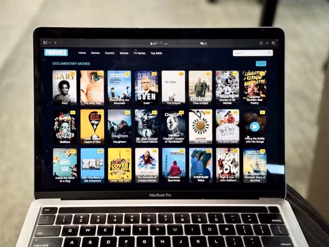 Giao diện một trang web liên quan đến Fmovies, sáng 30/8. Ảnh: Lưu Quý