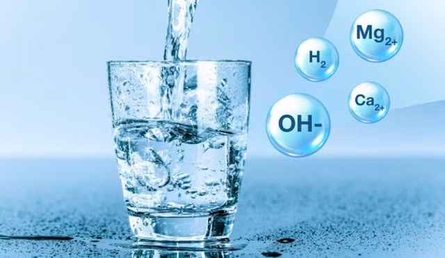 Chất điện giải đảm bảo duy trì độ pH bên trong cơ thể và ổn định môi trường bên trong bằng cách điều chỉnh lượng nước phù hợp với thể trạng của cơ thể.