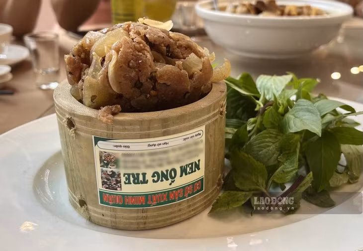 Đặc sản nem ống tre của Thanh Hóa.