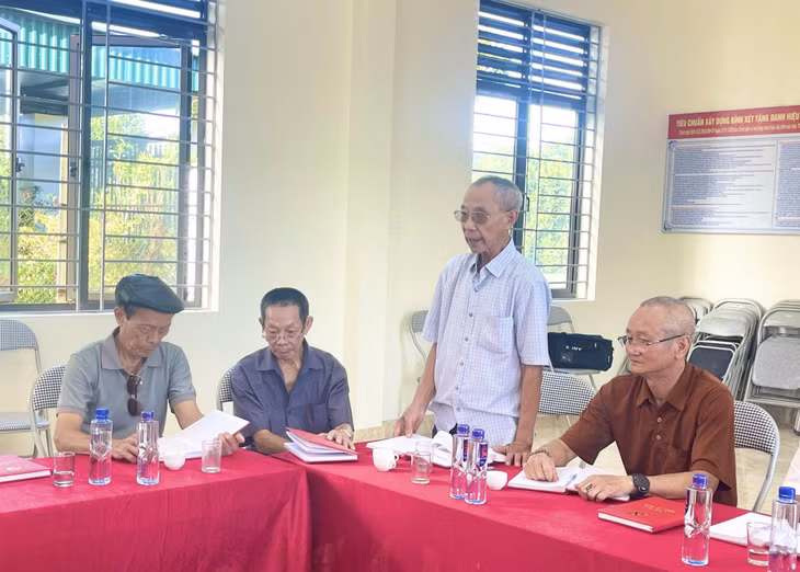 Các đảng viên trong Chi bộ đã phát biểu ý kiến vào nhiệm vụ tháng 8/2024 và đề xuất một số kiến nghị liên quan đến đầu tư nâng cấp nhà văn hoá thôn.