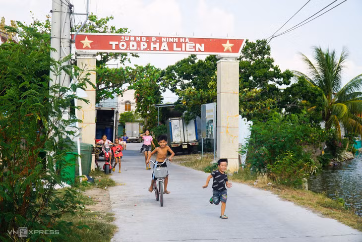 Cổng làng Hà Liên.
