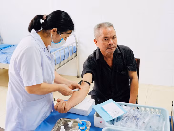 Người dân xã Thanh Sơn (huyện Ba Chẽ) khám sức khỏe định kỳ tại Trung tâm Y tế huyện Ba Chẽ.