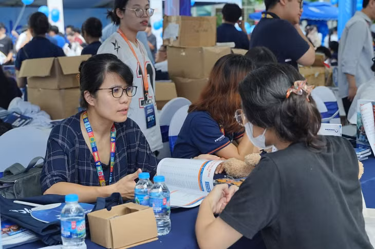 Khi cần hỗ trợ thí sinh có thể gọi tổng đài hỗ trợ Cổng Dịch vụ công Quốc gia: 1800 1096. Ảnh: CL