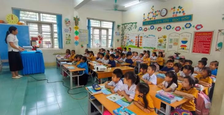 Học sinh mầm non tham gia tiết học làm quen với trường tiểu học tại Trường Tiểu học Lục Hồn (Bình Liêu). Ảnh: Đơn vị cung cấp