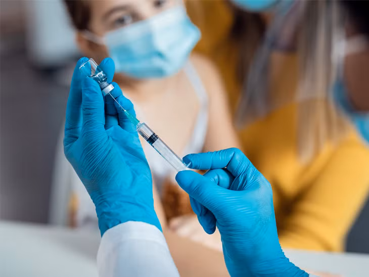 Tiêm phòng sởi, quai bị, rubella có tác dụng trong bao lâu?- Ảnh 1.