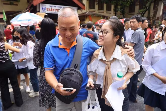 Điểm chuẩn tăng là điều đã được dự báo trước khi đề thi Tốt nghiệp Trung học phổ thông năm nay khá "dễ thở" với thí sinh. (Ảnh: TTXVN)