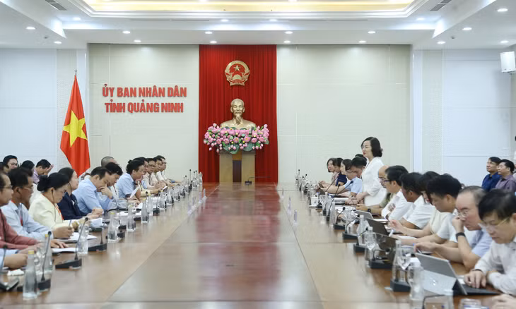 Quang cảnh buổi làm việc.