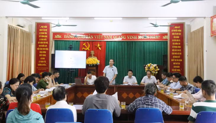 TP Hạ Long tổ chức đối thoại, vận động 10 hộ gia đình, cá nhân thuộc diện GPMB thực hiện dự án Cải tạo, chỉnh trang đường Giếng Đáy. Ảnh: Trần Thanh (Trung tâm TT-VH TP Hạ Long)