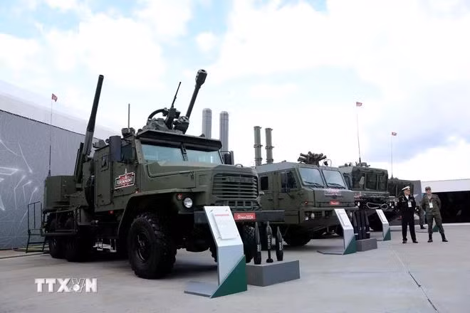 Các mẫu ôtô chiến đấu trưng bày tại Army-2024. (Ảnh: Quang Vinh/TTXVN)