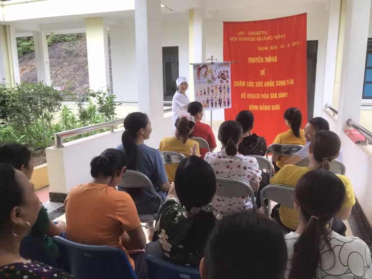 Hội KHHGĐ tỉnh truyền thông về chăm sóc SKSS-KHHGĐ, bình đẳng giới cho phụ nữ xã Thanh Sơn (huyện Ba Chẽ).