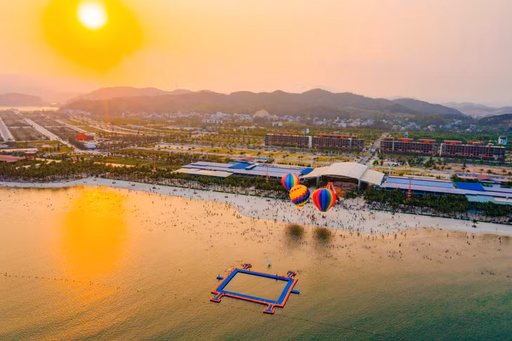 Phân khu SunMid nằm tại trung tâm Khu đô thị Phương Đông Wonder Island, do đó sở hữu nhiều lợi thế về kết nối, tiện ích.
