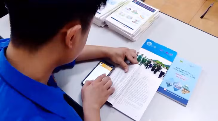 Đoàn viên thanh niên thành phố Hạ Long tích cực tham gia cuộc thi.