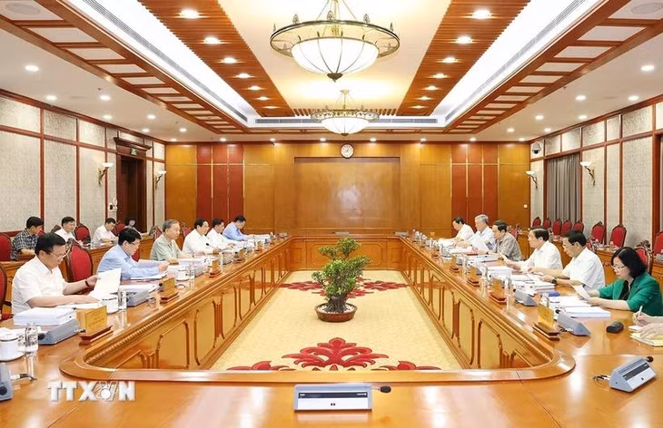 Phiên họp thường kỳ Bộ Chính trị dưới sự chủ trì của Tổng Bí thư, Chủ tịch nước Tô Lâm. (Ảnh: Trí Dũng/TTXVN)