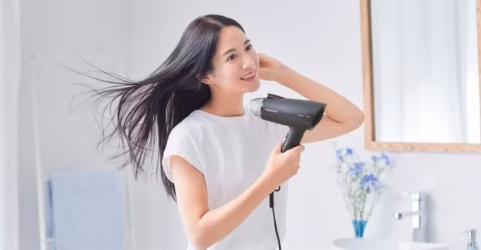 Ngoài làm khô tóc, máy sấy có nhiều công dụng khác. Ảnh: Sohu