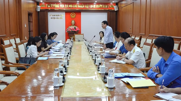 Đoàn Giám sát của Ban Pháp chế HĐND tỉnh làm việc với huyện Vân Đồn.