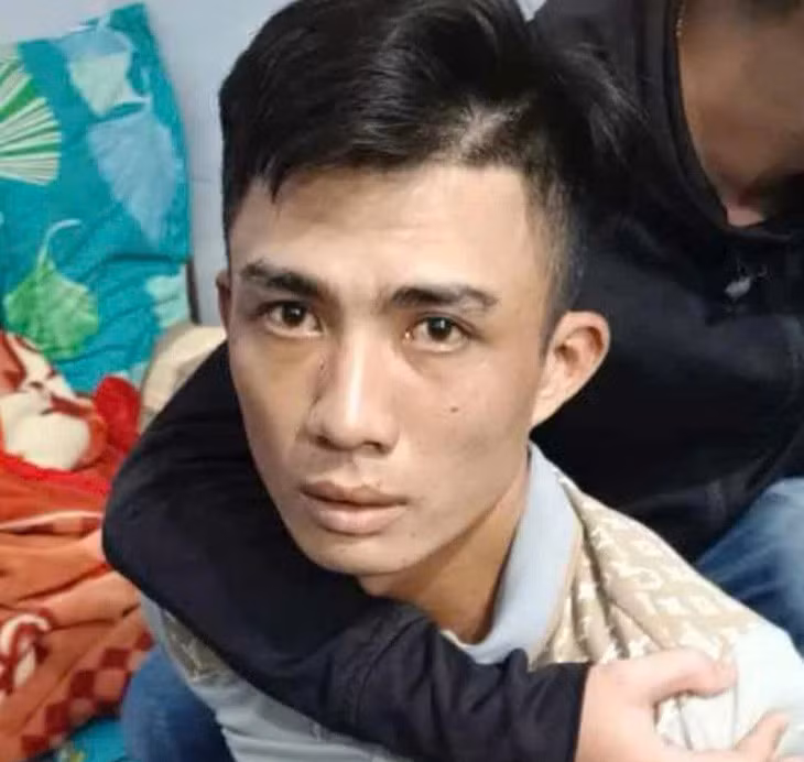 Công an bắt giữ thanh niên cướp tiệm vàng khi đang lẩn trốn tại huyện Krông Pắk, Đắk Lắk - Ảnh công an cung cấp