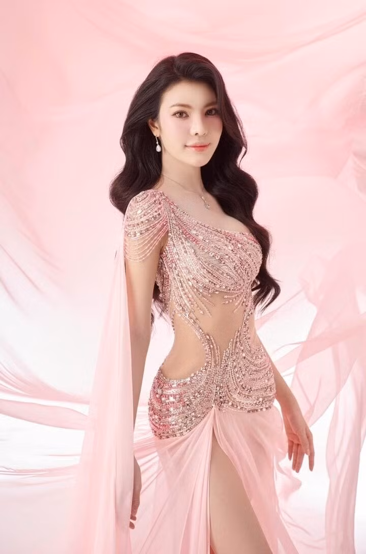Bộ váy sẽ được Tường San mặc tại chung kết.