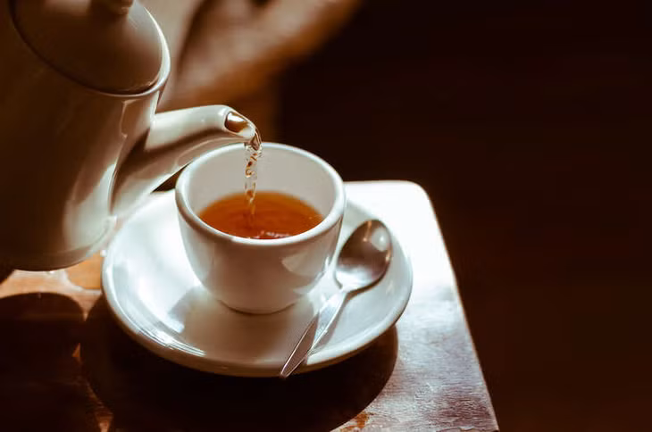 Uống trà là một trong những cách đơn giản và ít tốn kém để bảo vệ và tăng cường sức khỏe tim mạch (Ảnh: Internet)