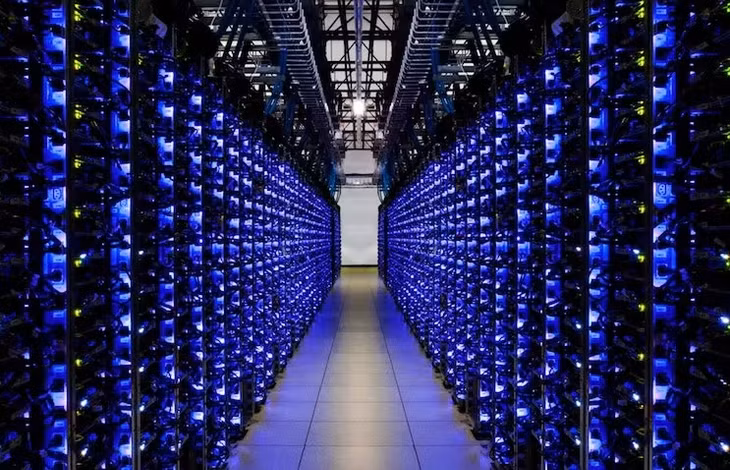 Bên trong một trung tâm dữ liệu của Google. Ảnh: Google
